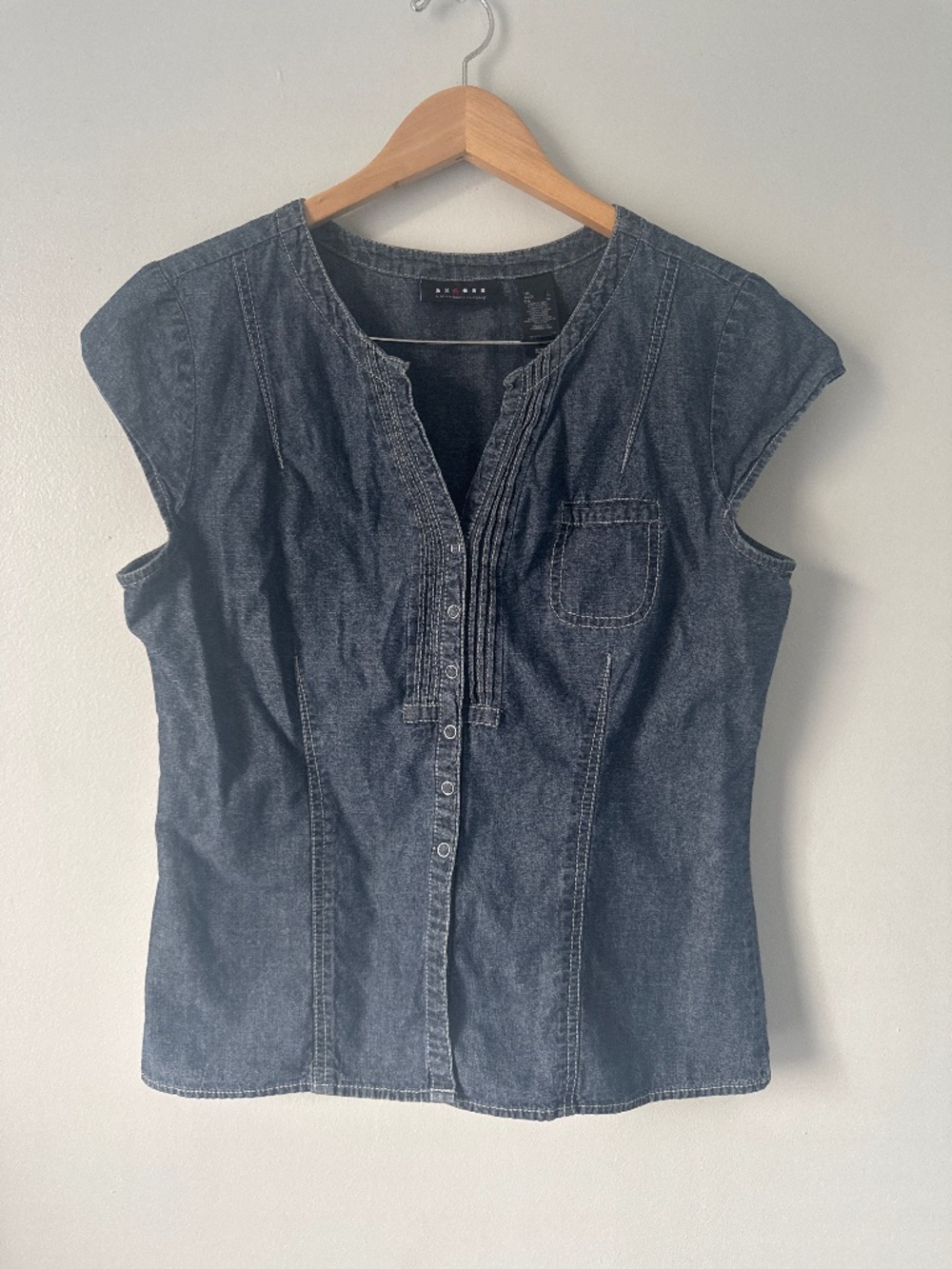 Axcess a  Liz Clayborne company denim cap sleeve button down